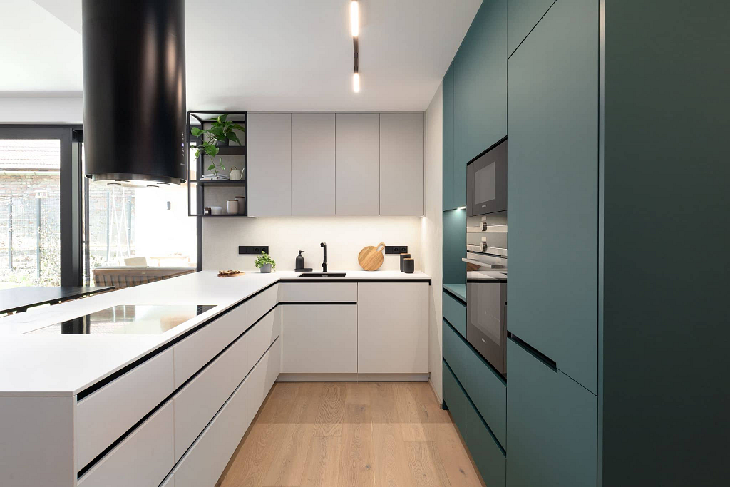 Interiér rodinného domu s odvážnou zelenou, Architektiv, Ivana Volková, Ivana Složilová, realizace interiéru Ostrava, barevný interiér rodinného domu