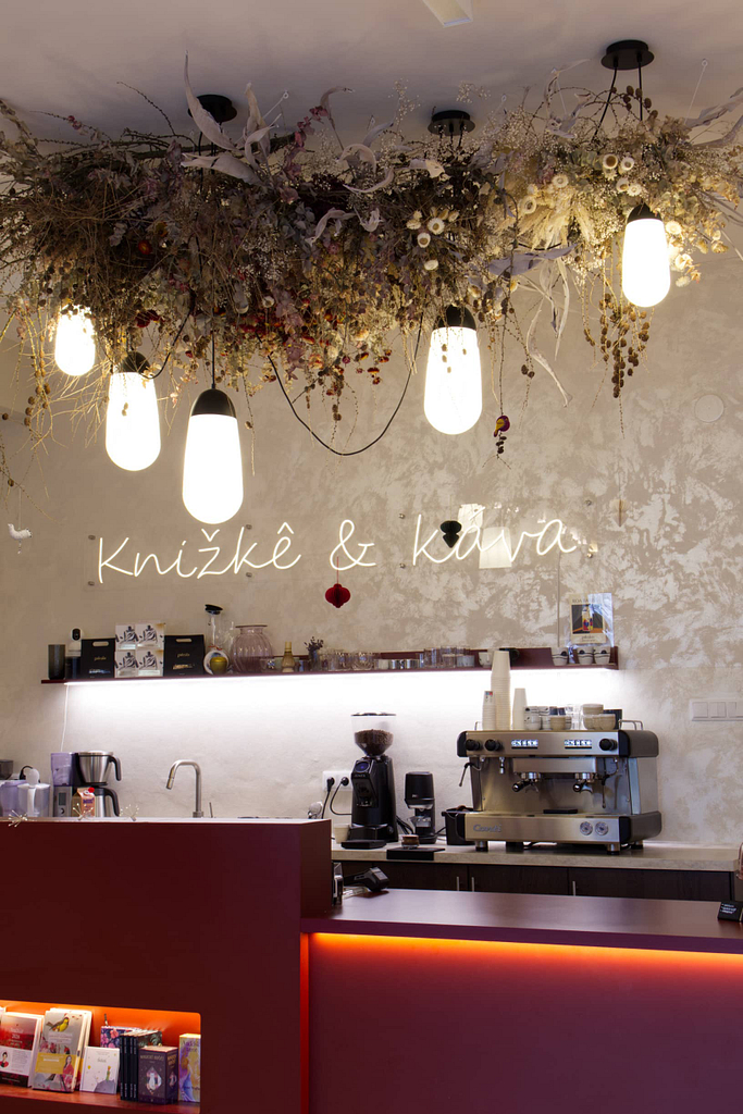Knižkê a káva, Litovel, Návrh komerčního interiéru, Interiér s nápadem, knihkupectví, Architektiv, Ivana Volková