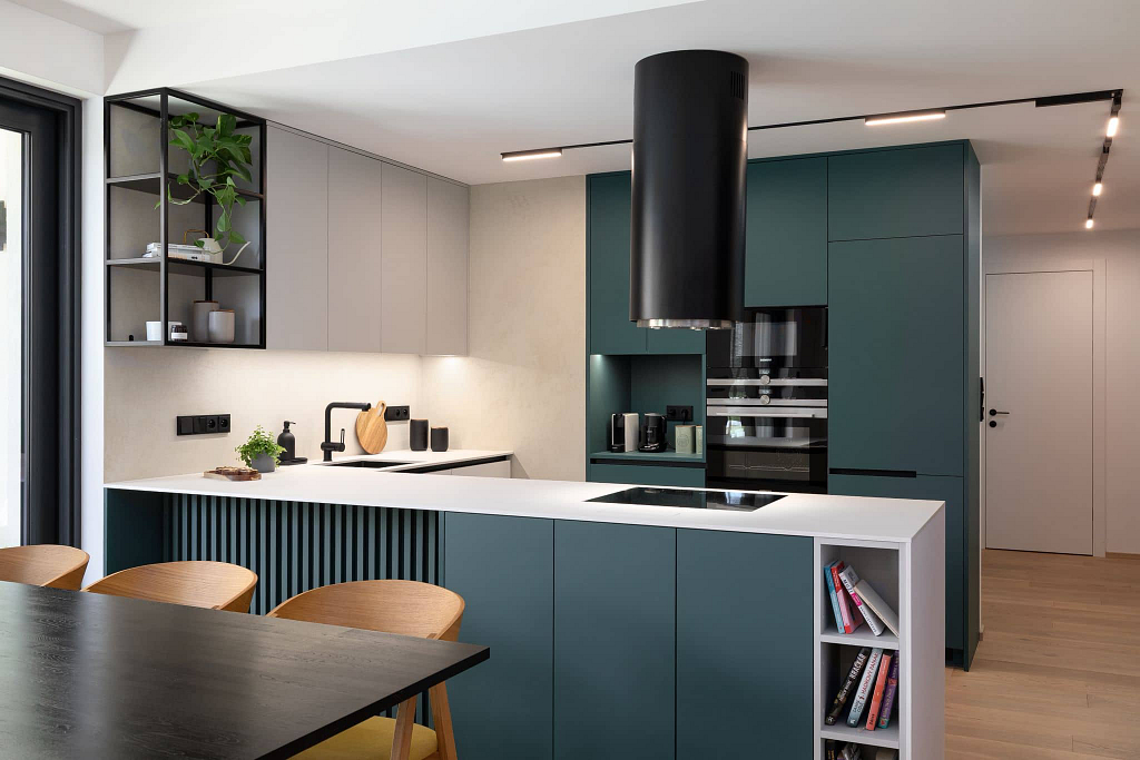 Interiér rodinného domu s odvážnou zelenou, Architektiv, Ivana Volková, Ivana Složilová, realizace interiéru Ostrava, barevný interiér rodinného domu