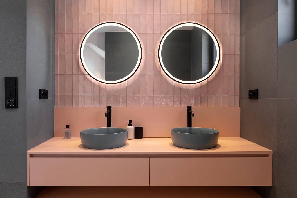 Interiér rodinného domu s odvážnou zelenou, Architektiv, Ivana Volková, Ivana Složilová, realizace interiéru Ostrava, barevný interiér rodinného domu