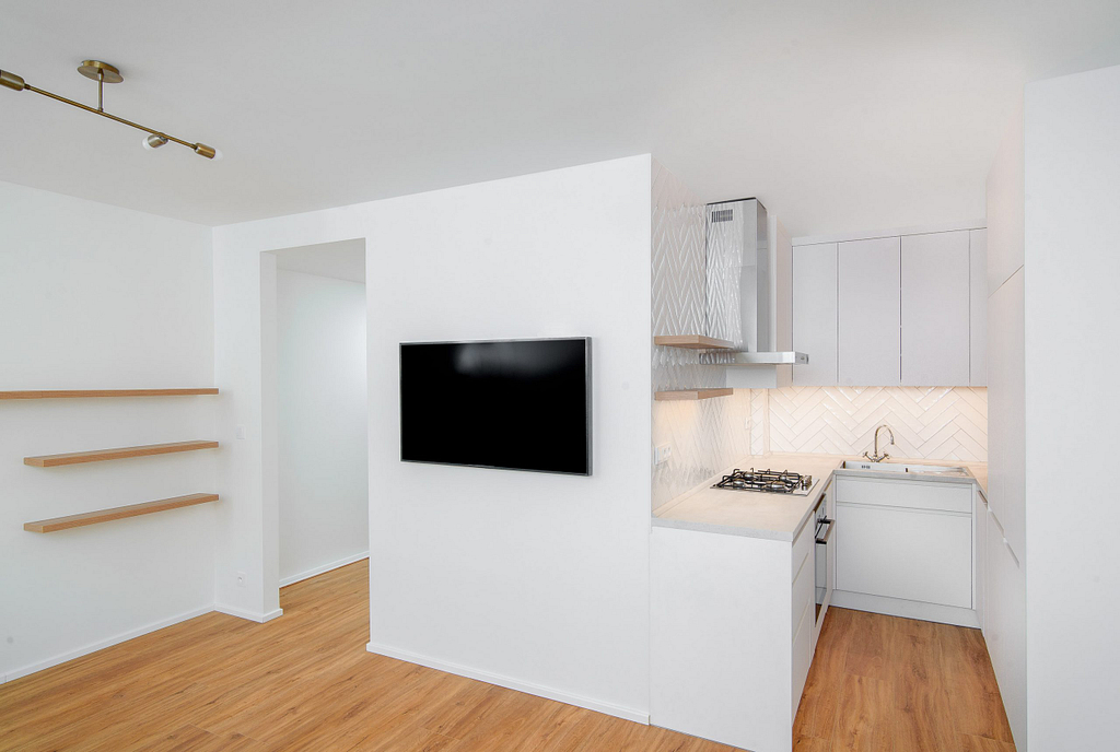 bílý moderní byt v panelovém domě, obývací pokoj