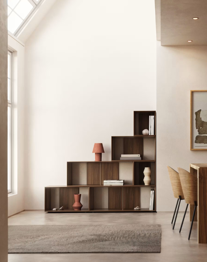 a room with a shelf and chairs, kave home favourite products, showroom Milan, neoblíbenější produkty, nadčasový interiér, Zdroj: kavehome.com