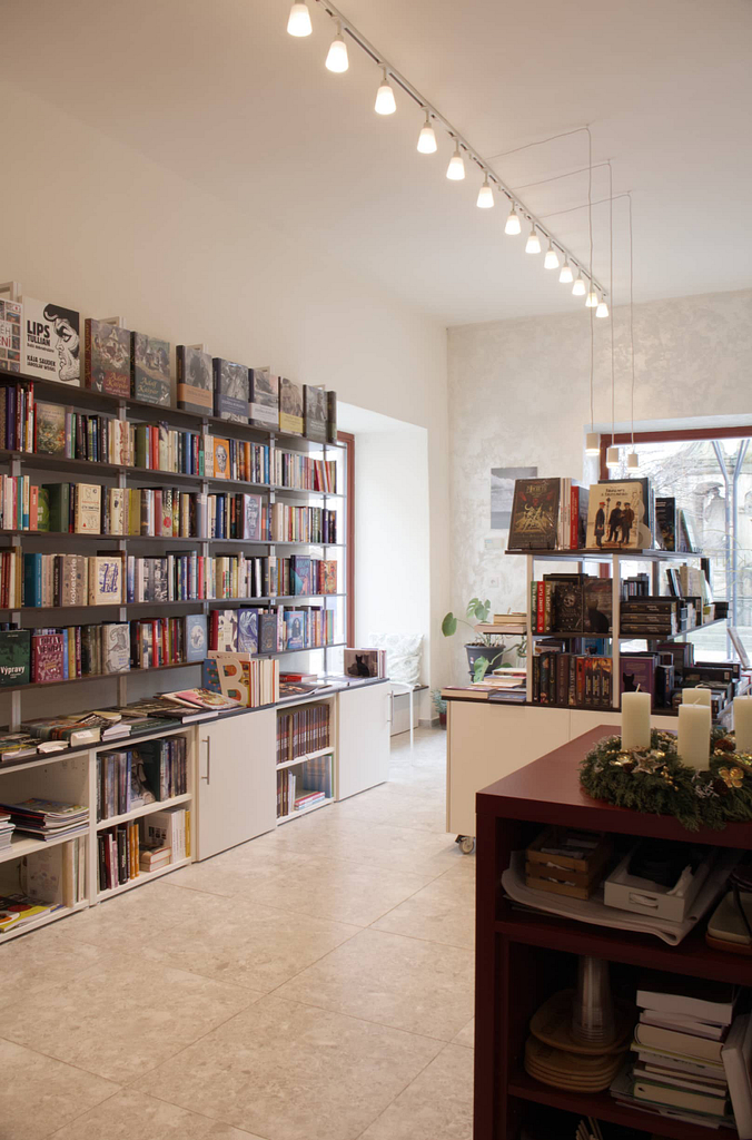 Knižkê a káva, Litovel, Návrh komerčního interiéru, Interiér s nápadem, knihkupectví, Architektiv, Ivana Volková