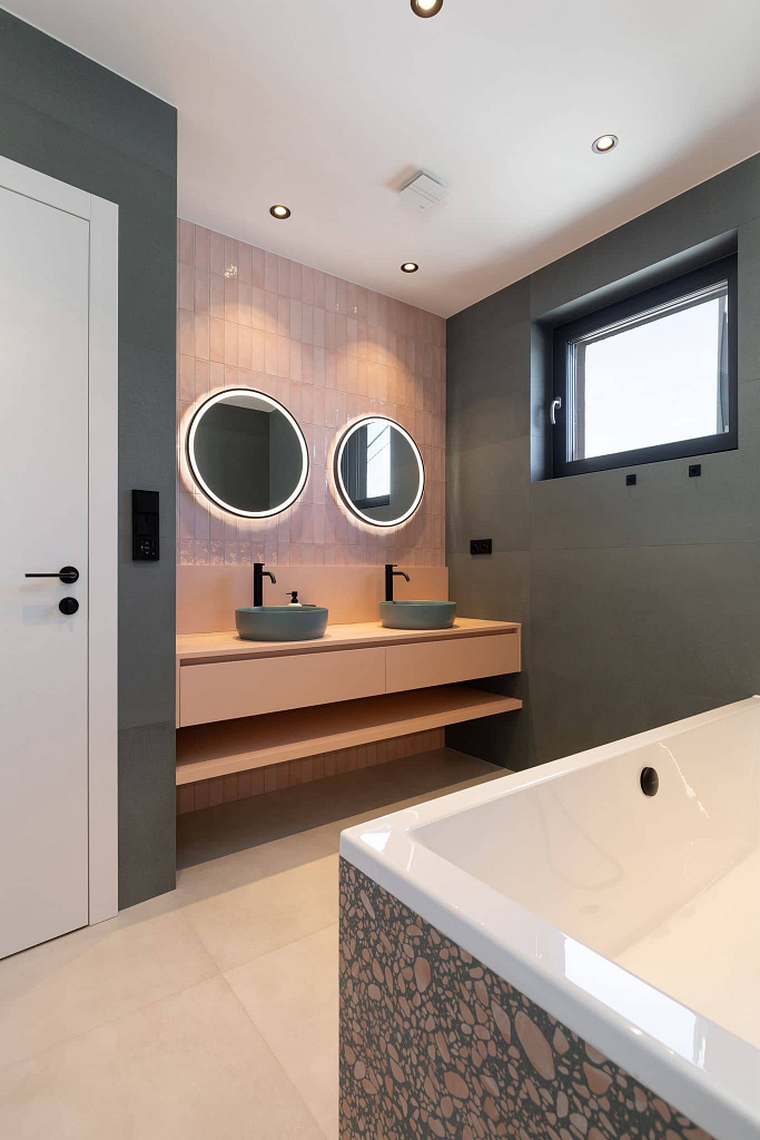 Interiér rodinného domu s odvážnou zelenou, Architektiv, Ivana Volková, Ivana Složilová, realizace interiéru Ostrava, barevný interiér rodinného domu